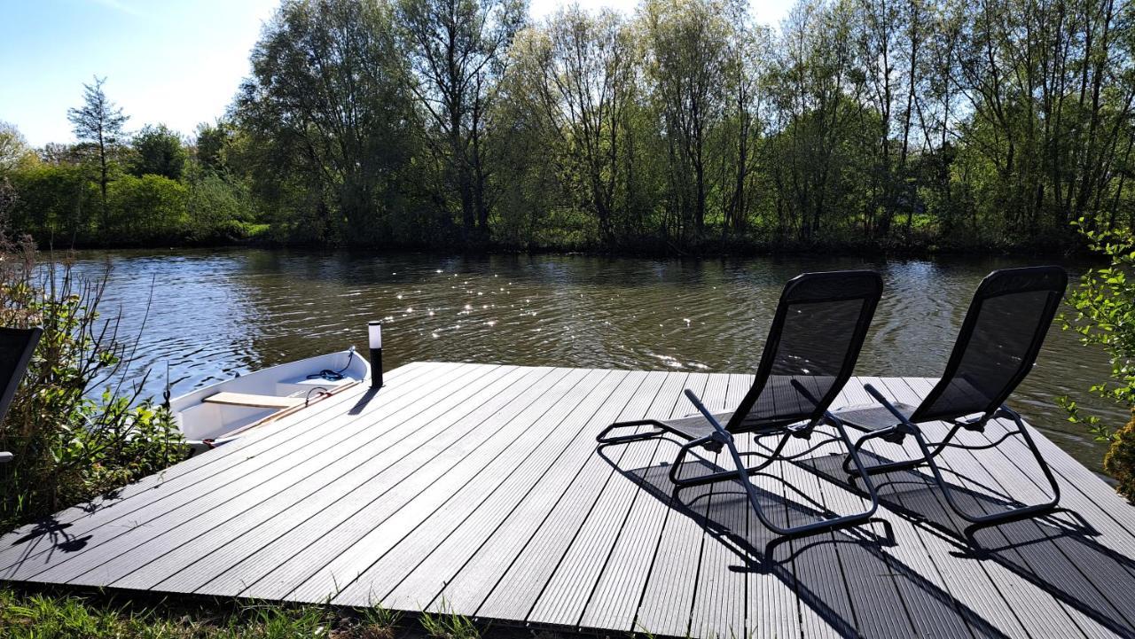 Het Witte Chalet Aan Het Water Van Monumentaal Fort Ooltgensplaat Exterior foto