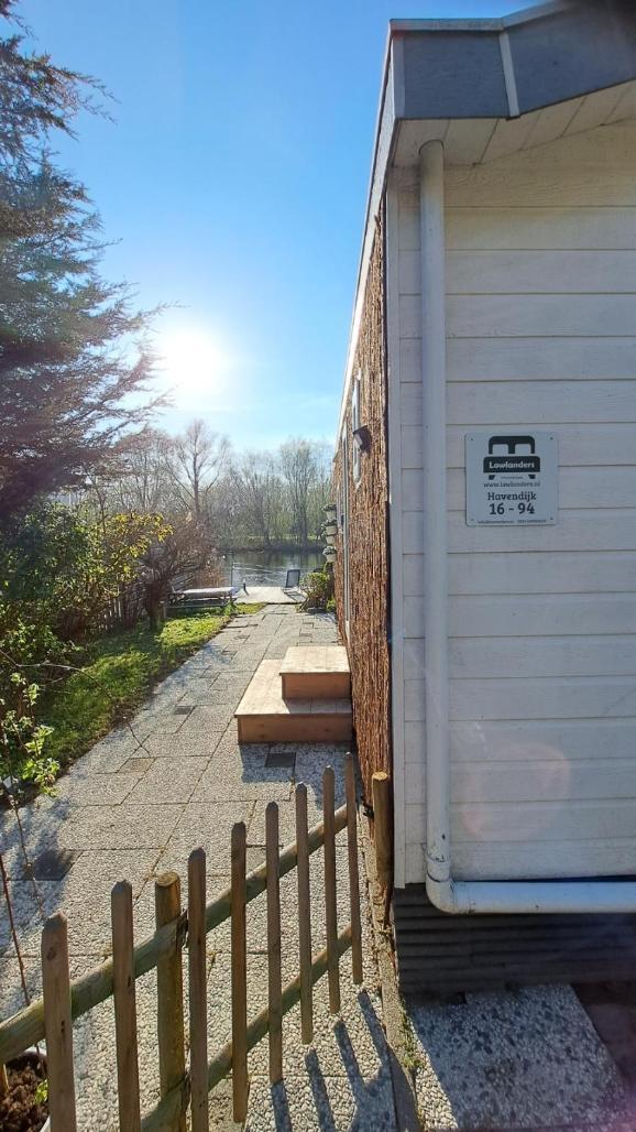 Het Witte Chalet Aan Het Water Van Monumentaal Fort Ooltgensplaat Exterior foto