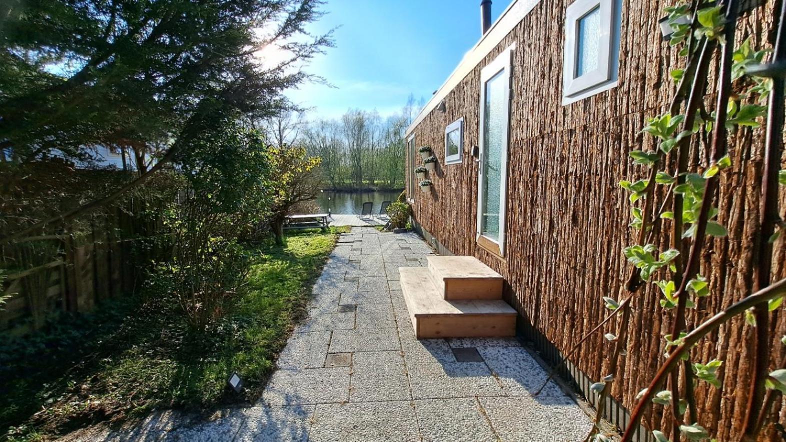 Het Witte Chalet Aan Het Water Van Monumentaal Fort Ooltgensplaat Exterior foto